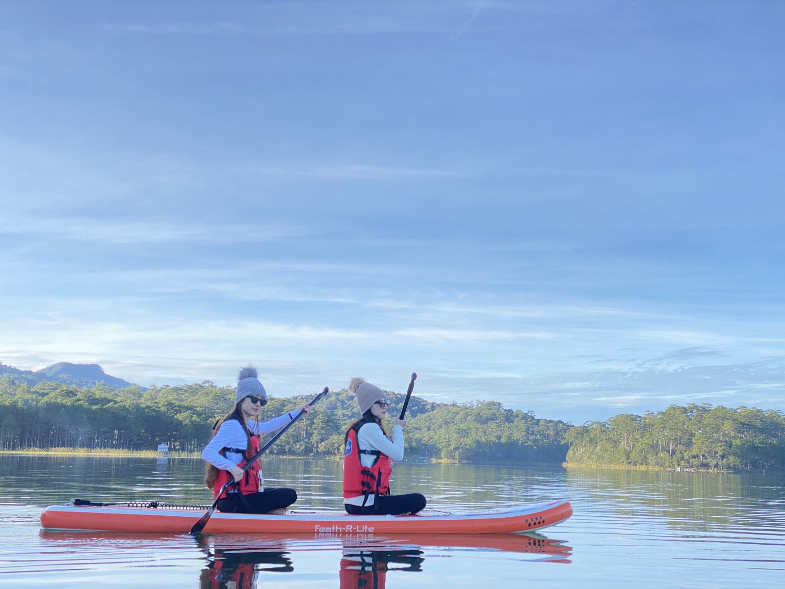 Chèo Sup ở Hồ Tuyền Lâm